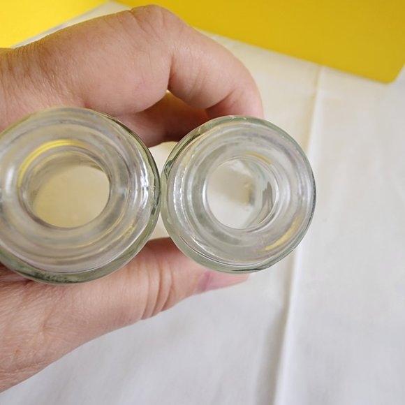 VINTAGE CLEAR GLASS SALT & PEPPER SHAKERS HAND PAINTED Penguin Design 🐧 Unused - Picture 9 of 13